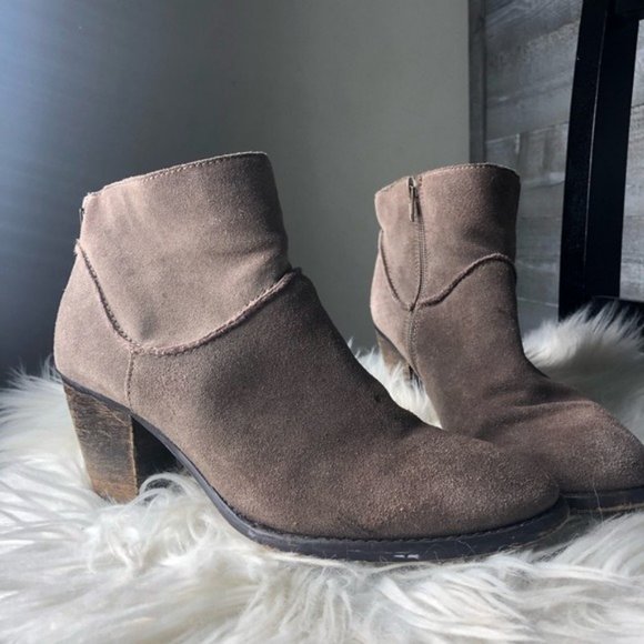 Steve Madden Milaan leather suede beige ankle boot - Picture 2 of 8